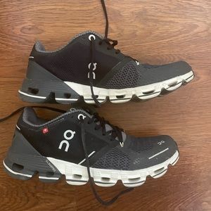 On running cloud flyer sneaker